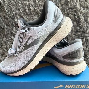 NWT Brooks Glycerin 18 running shoes
